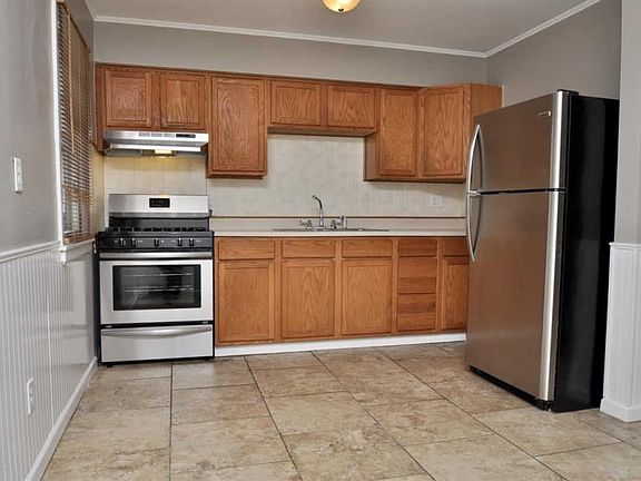 3rd image of 1611 Macarthur Dr