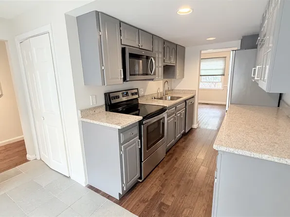 2 Glenbrook Ln, Arlington, MA