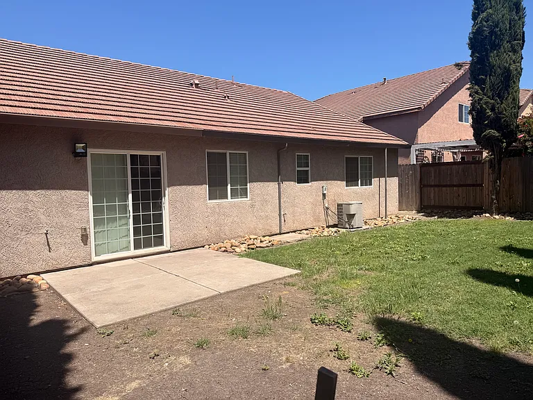 2712 Deborah Ln — Photo 2