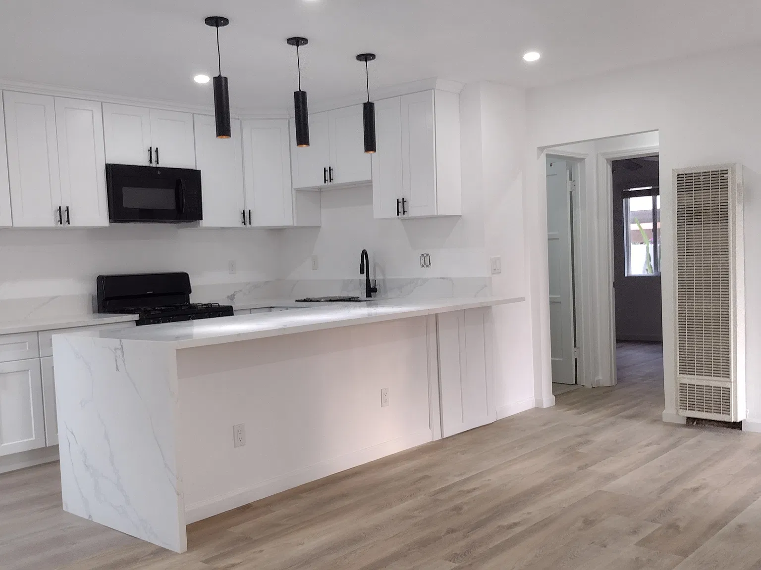 2 bed, 930 sqft, $2,600 — Photo 4