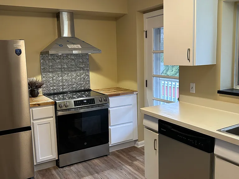 2411 East Ave #5 — Photo 25
