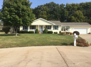 135 Juneway Dr, Utica, IL 61373