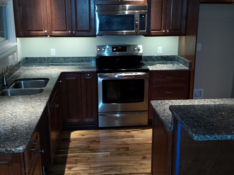 1st image of 824 Seward Ln