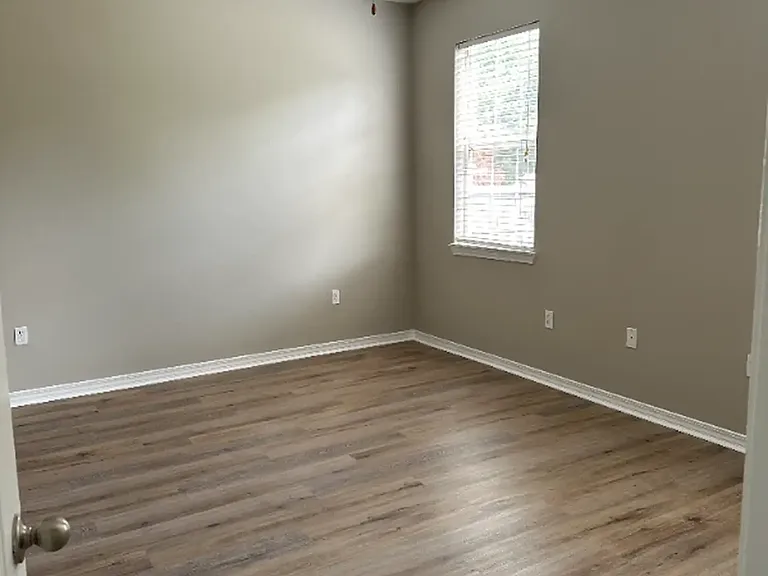 316 Peoria Blvd — Photo 8