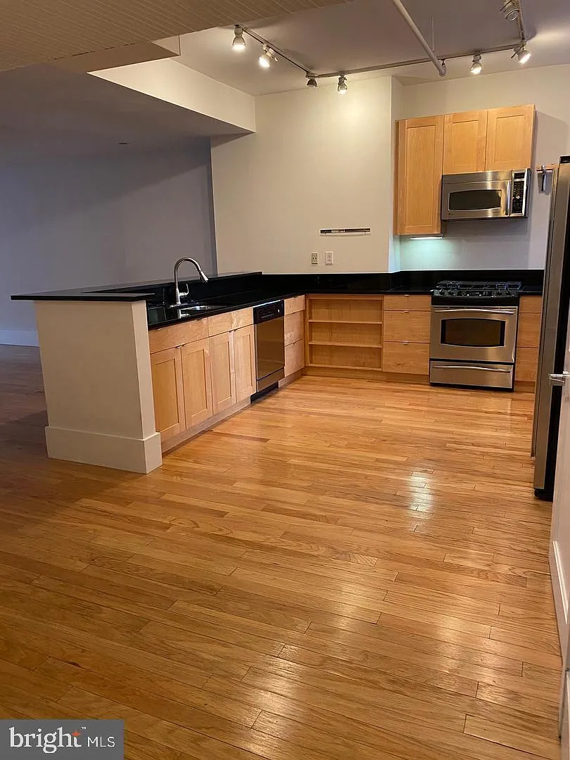2 bed, 2500 sqft, $3,900 — Photo 3