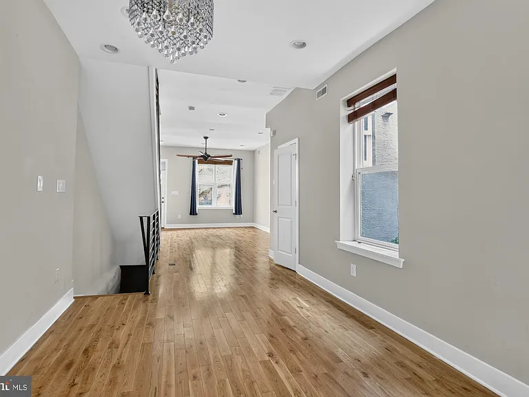 2336 W Thompson St — Photo 6