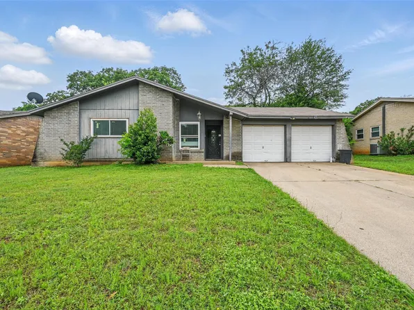 1205 Crane Dr, Euless, TX 76039
