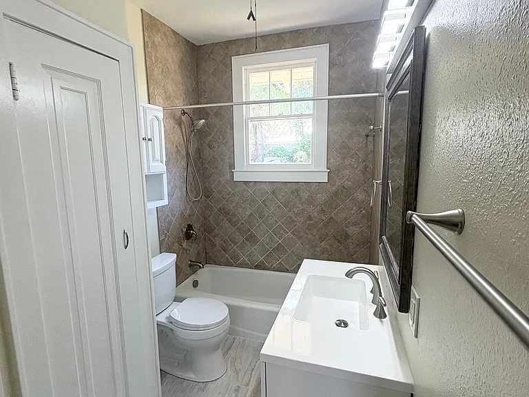 2100 Dartmouth Ave N — Photo 14