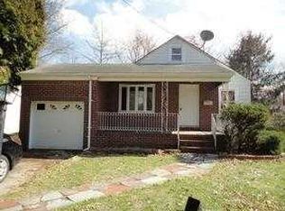426 W Ivy Ln, Englewood, NJ 07631