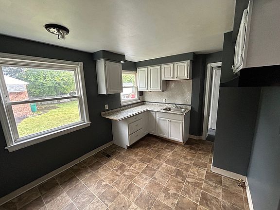 2nd image of 5614 South Blvd