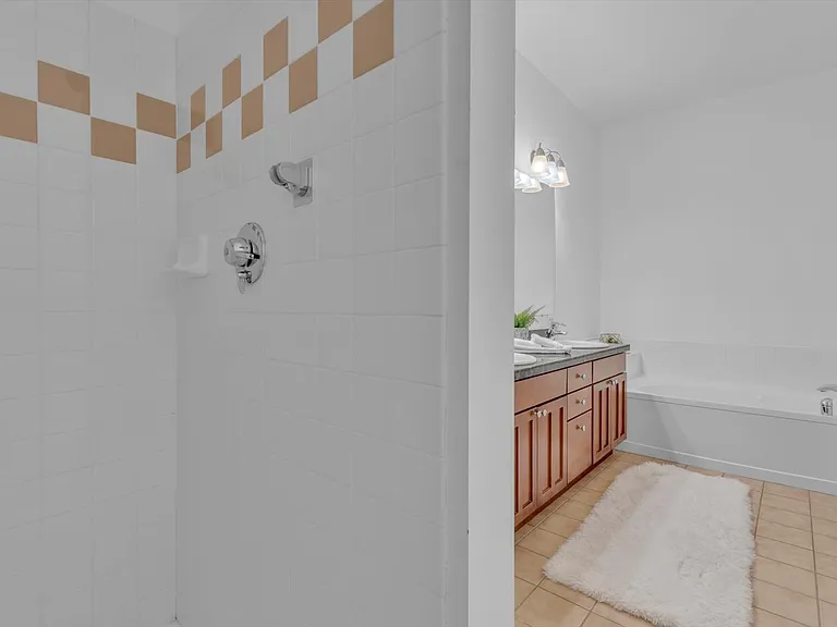 1053 W Century Dr #310 — Photo 22