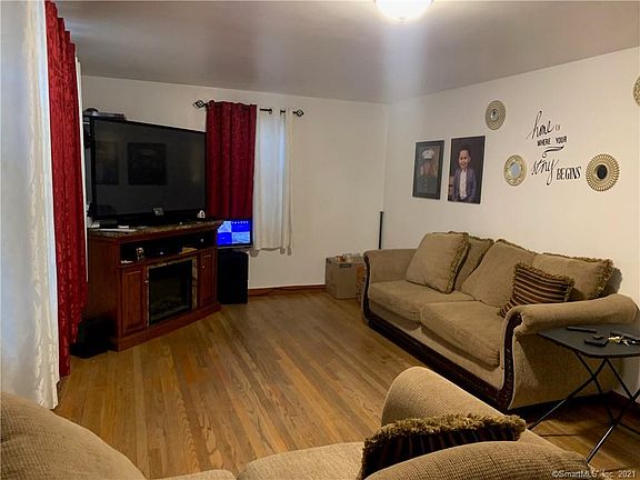 5th image of 670 Fountain St
