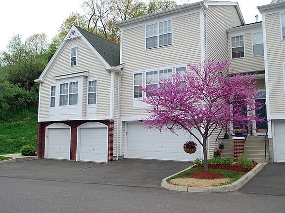 Spacious 3BR/2.5Bath Unit