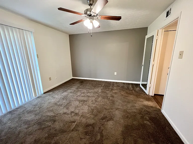 Mayfair Apartments — Photo 91