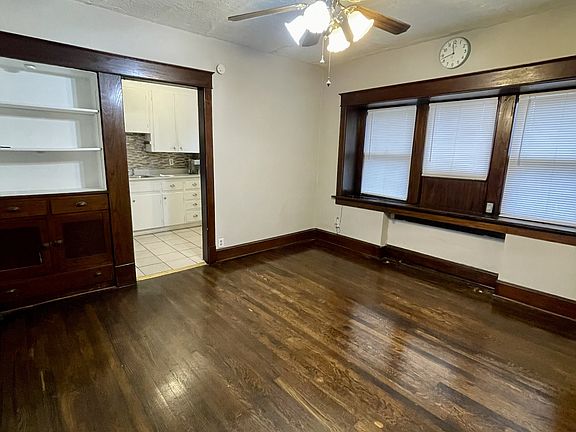 3rd image of 918-920 E 41st St
