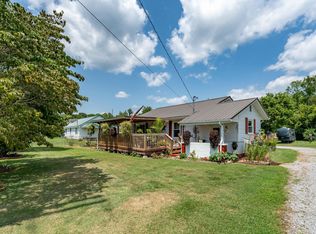 202 Dover Ave, Mt Carmel, TN 37645