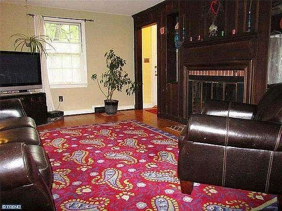 2nd image of 621 Academy St
