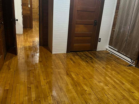 Living room (angle 2)