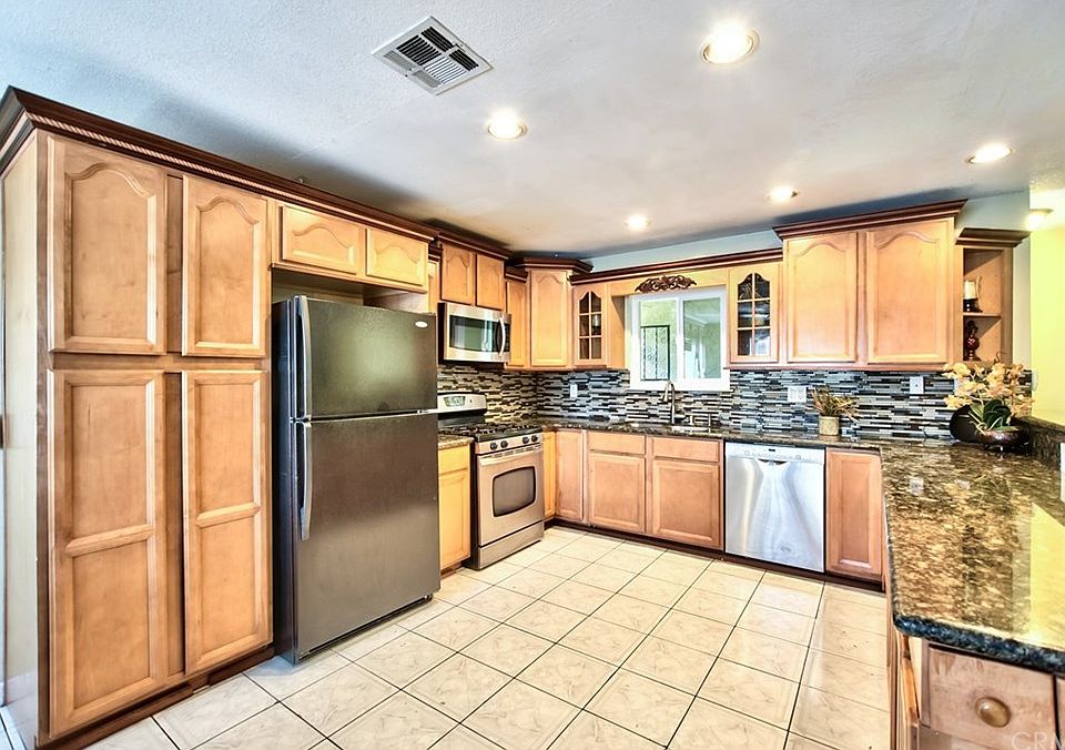 1st image of 12150 Leahy Dr