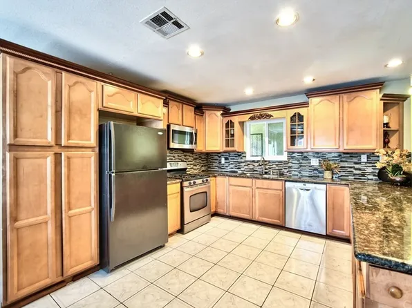 12150 Leahy Dr, Moreno Valley, CA 92557