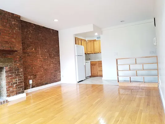 Rented by NYLA Realty | media 8