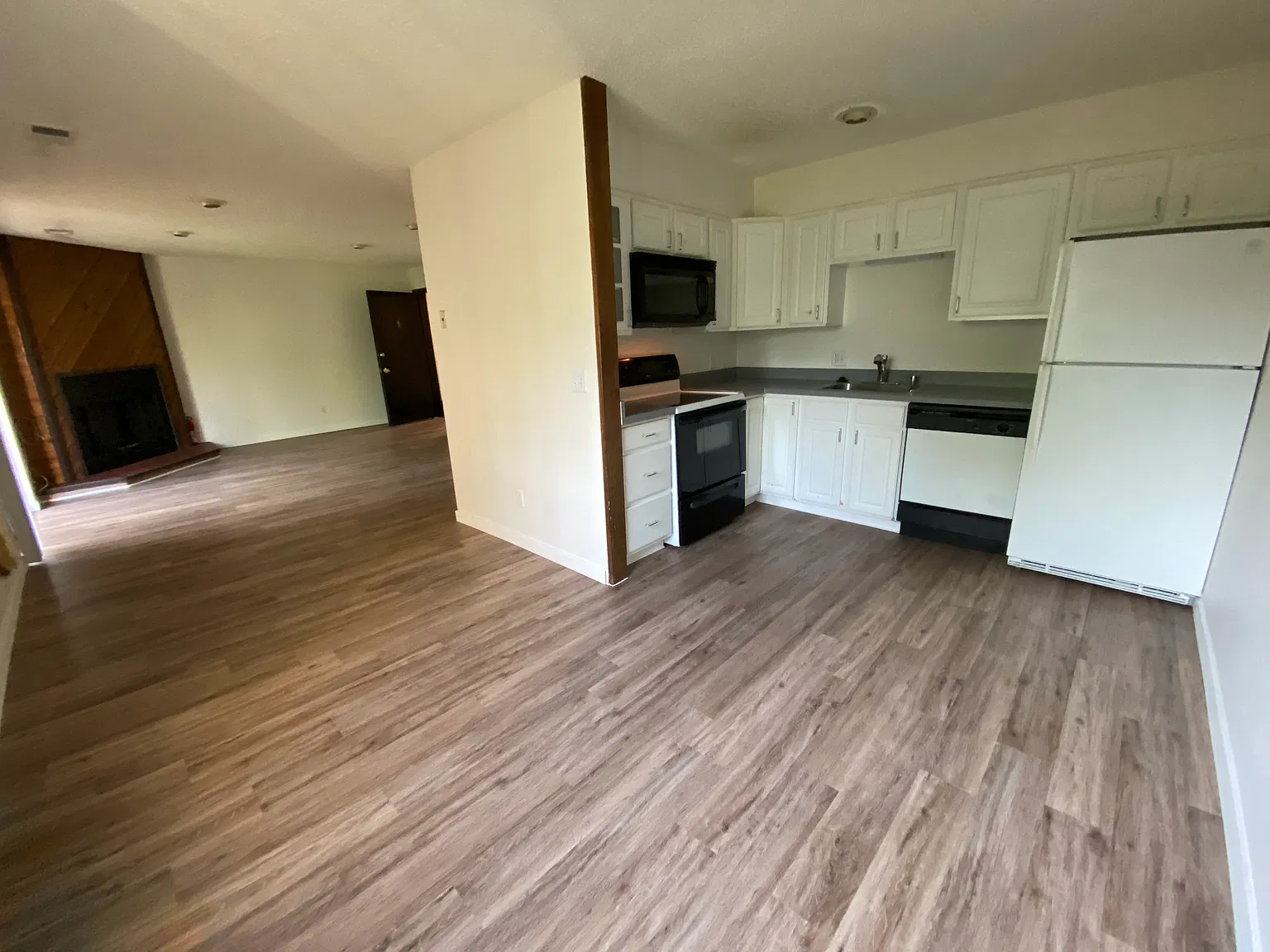 2879 Shadow Creek Dr — Photo 3