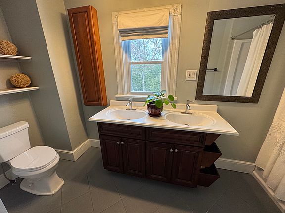 4th image of 159 E Blackwell St #159
