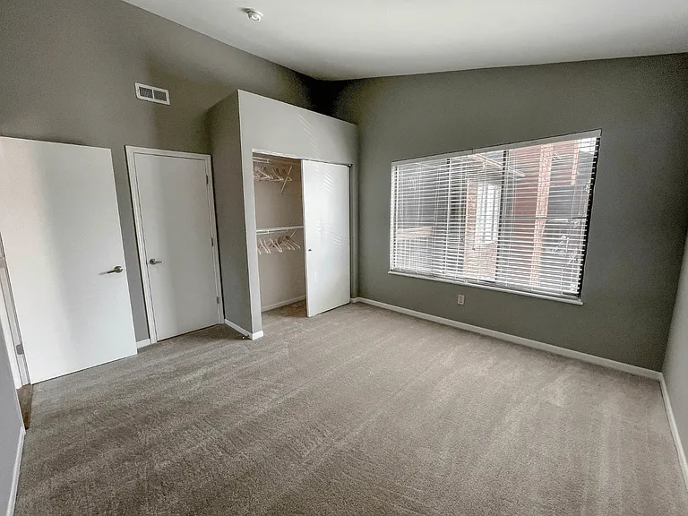 South Summit Apartments — Photo 9