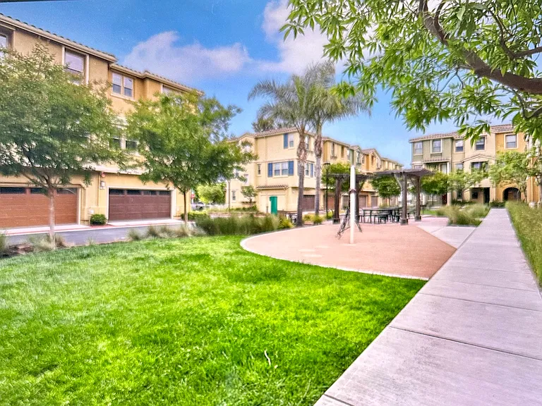 601 Cinnamon Cir — Photo 24