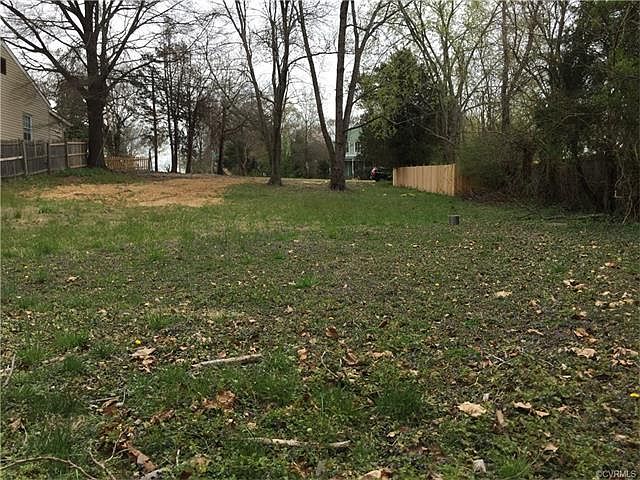 1st image of 10 Echo Ave
