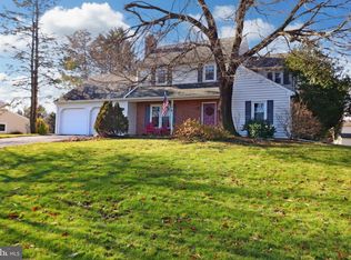 588 Crosswinds Dr, Lititz, PA 17543