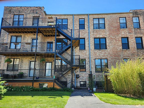 5th image of 3740 W Wrightwood Ave APT 5