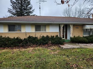 8069 Dungarvin Dr, Grand Blanc, MI 48439