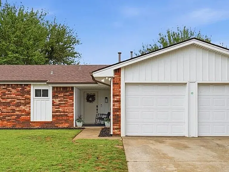 10316 Glascow Dr — Photo 1