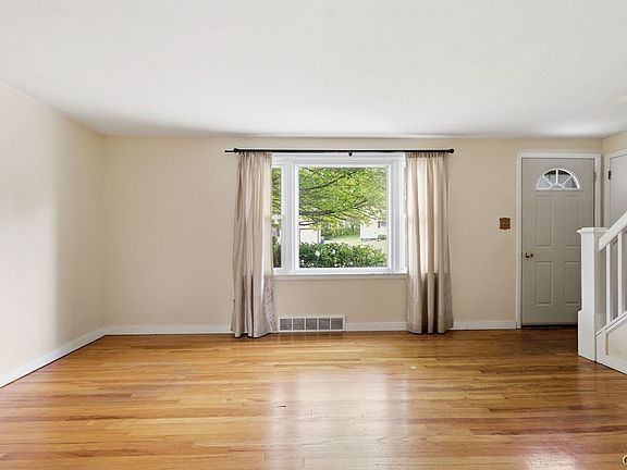 4th image of 317 Vanida Dr