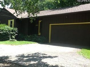 205 W Howe Rd, Tallmadge, OH 44278