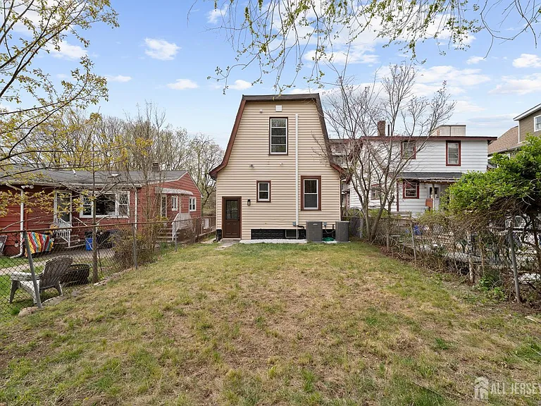 255 6th Ave — Photo 26