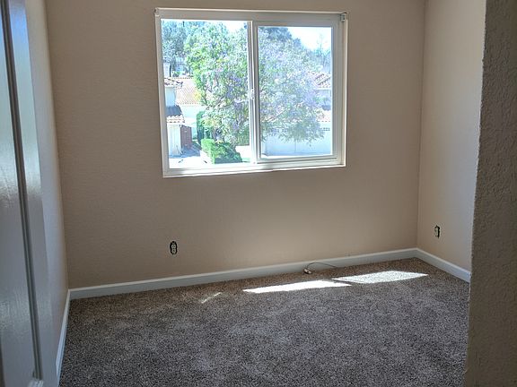 4th image of 650 Crestwood Pl