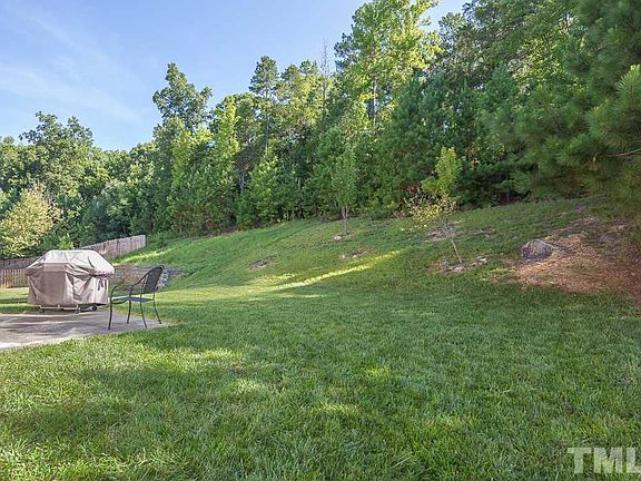 4th image of 824 Woodside Park Ln