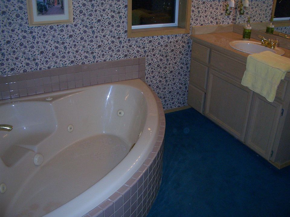 Bathroom with jetted tub