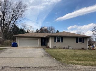 351 N View St, Hinckley, IL 60520