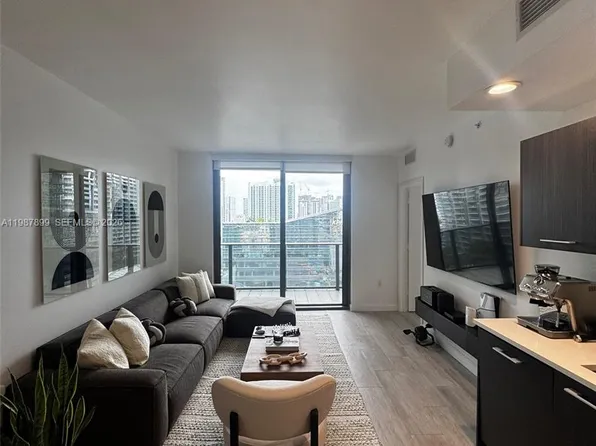 45 SW 9th St APT 2009, Miami, FL 33130