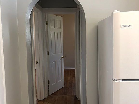 4th image of 10558 W Woodland Ave
