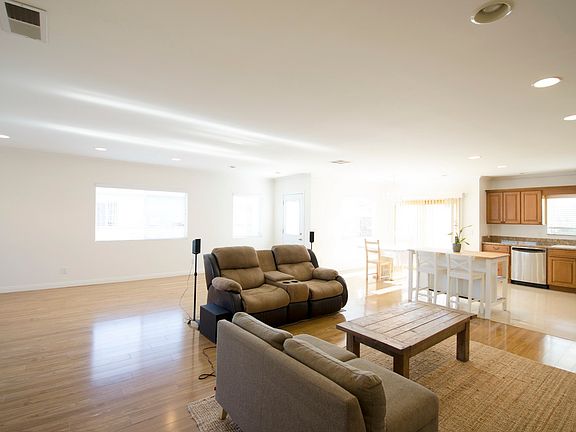 4th image of 7849 Saint Clair Ave