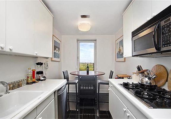 5th image of 106 W 59th St APT 27E