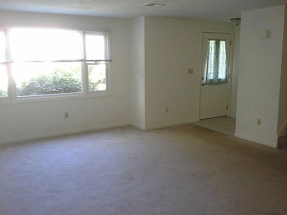 4th image of 14 Dela Park Ln #14