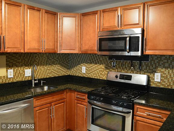 3rd image of 6135 Leesburg Pike APT 102