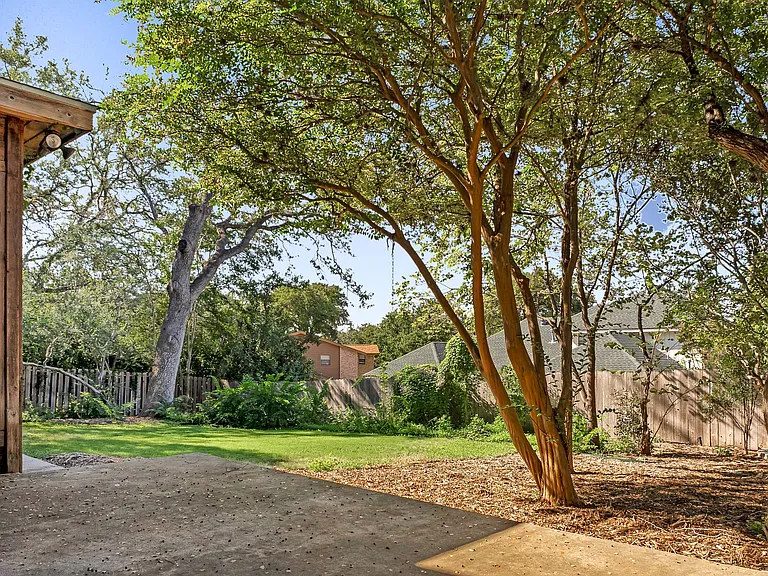 306 Country Wood Dr — Photo 36