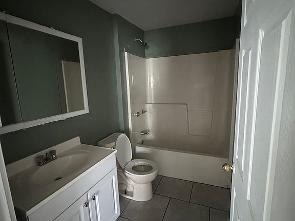 4th image of 155 Park Ave APT 3