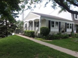 2034 Oxford Ct, Schaumburg, IL 60194